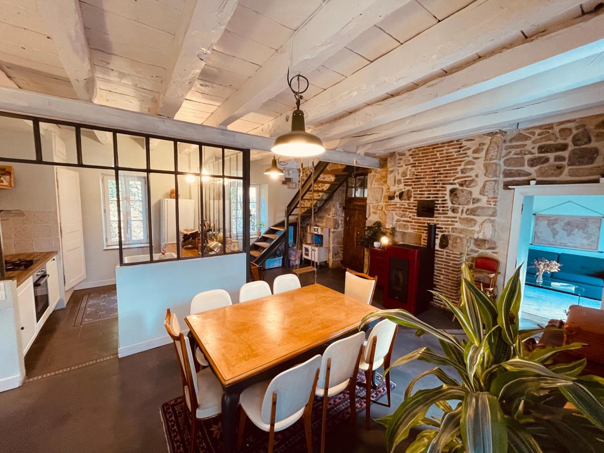 Holiday home Maison Albuconis 3 150m2 Jolie Terrain Et Grande Terrasse En Centre Aubusson (Creuse)